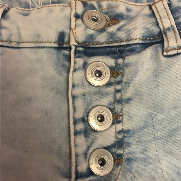 Light High rise jean shorts - Picture 2 of 5